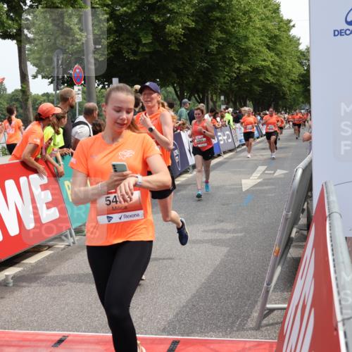 15.06.2025 - REWE Women's Run Strokosch-Dieckow http://msf.ph/oto/7932146 15.06.2025 11:02:18 Ziel 5015, 5051, 5090, 5123, 5124, 5130, 5220, 5221, 5295, 5434, 5436, 5438, 5510, 5534 meine-sportfotos.de