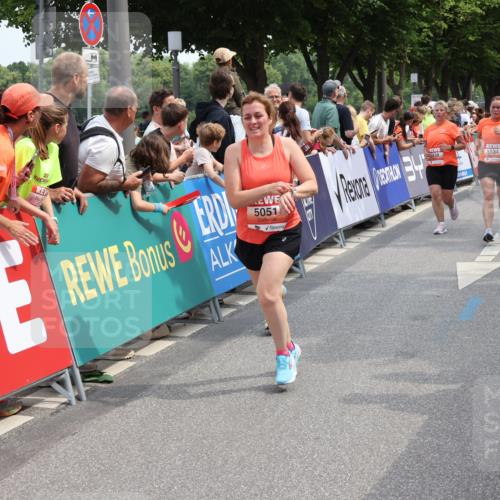 15.06.2025 - REWE Women's Run Strokosch-Dieckow http://msf.ph/oto/7932151 15.06.2025 11:02:19 Ziel 5015, 5051, 5090, 5123, 5124, 5130, 5220, 5221, 5295, 5434, 5436, 5438, 5510, 5534 meine-sportfotos.de