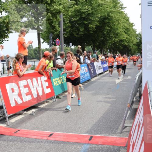 15.06.2025 - REWE Women's Run Strokosch-Dieckow http://msf.ph/oto/7932155 15.06.2025 11:02:19 Ziel 5015, 5051, 5090, 5123, 5124, 5130, 5220, 5221, 5295, 5434, 5436, 5438, 5510, 5534 meine-sportfotos.de
