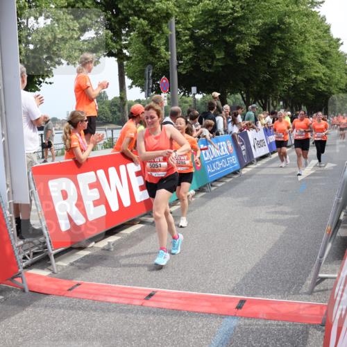 15.06.2025 - REWE Women's Run Strokosch-Dieckow http://msf.ph/oto/7932159 15.06.2025 11:02:20 Ziel 5015, 5051, 5123, 5124, 5130, 5220, 5221, 5295, 5303, 5434, 5436, 5438, 5510, 5534 meine-sportfotos.de