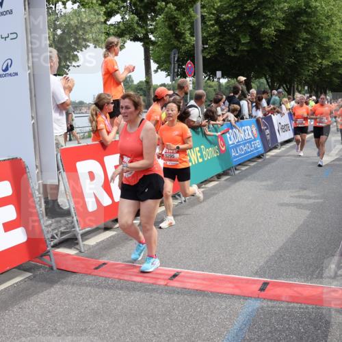 15.06.2025 - REWE Women's Run Strokosch-Dieckow http://msf.ph/oto/7932163 15.06.2025 11:02:20 Ziel 5015, 5051, 5123, 5124, 5130, 5220, 5221, 5295, 5303, 5434, 5436, 5438, 5510, 5534 meine-sportfotos.de