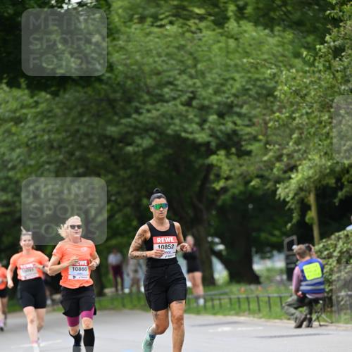 15.06.2025 - REWE Women's Run Dr. Thomas Lammeyer http://msf.ph/oto/7932166 15.06.2025 09:14:45 Laufen 10866, 10852 meine-sportfotos.de