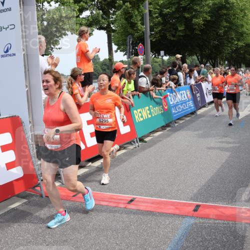 15.06.2025 - REWE Women's Run Strokosch-Dieckow http://msf.ph/oto/7932167 15.06.2025 11:02:20 Ziel 5015, 5051, 5123, 5124, 5130, 5220, 5221, 5295, 5303, 5434, 5436, 5438, 5510, 5534 meine-sportfotos.de