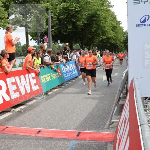 15.06.2025 - REWE Women's Run Strokosch-Dieckow http://msf.ph/oto/7932170 15.06.2025 11:02:21 Ziel 5015, 5051, 5123, 5124, 5130, 5220, 5221, 5295, 5303, 5434, 5436, 5438, 5510, 5534, 5649 meine-sportfotos.de