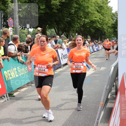 15.06.2025 - REWE Women's Run Strokosch-Dieckow http://msf.ph/oto/7932173 15.06.2025 11:02:22 Ziel 5015, 5051, 5123, 5124, 5130, 5220, 5221, 5295, 5303, 5434, 5436, 5438, 5510, 5534, 5649 meine-sportfotos.de