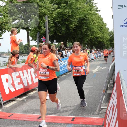 15.06.2025 - REWE Women's Run Strokosch-Dieckow http://msf.ph/oto/7932176 15.06.2025 11:02:22 Ziel 5015, 5051, 5123, 5124, 5130, 5220, 5221, 5295, 5303, 5434, 5436, 5438, 5510, 5534, 5649 meine-sportfotos.de