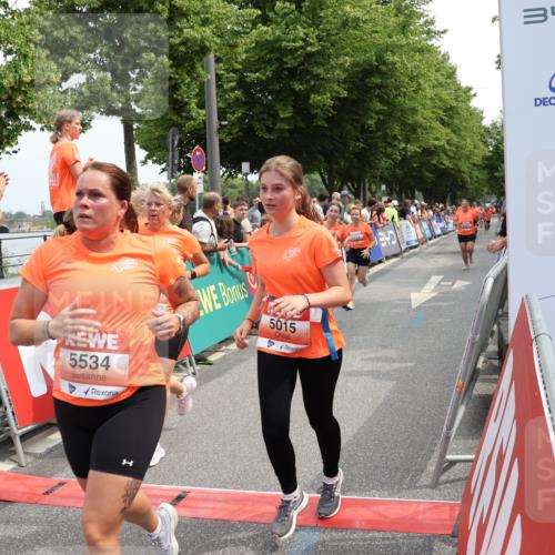 15.06.2025 - REWE Women's Run Strokosch-Dieckow http://msf.ph/oto/7932180 15.06.2025 11:02:23 Ziel 5015, 5051, 5123, 5124, 5220, 5221, 5295, 5303, 5418, 5434, 5436, 5438, 5510, 5534, 5649 meine-sportfotos.de