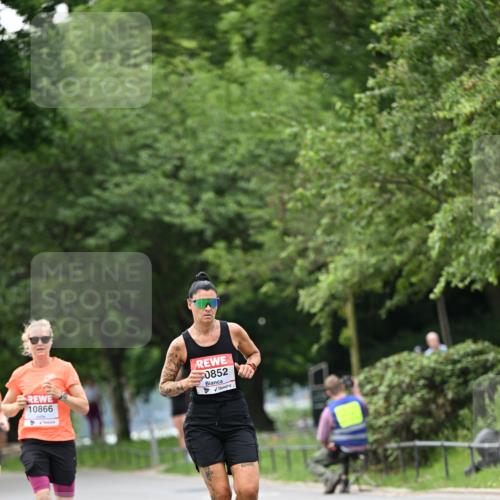 15.06.2025 - REWE Women's Run Dr. Thomas Lammeyer http://msf.ph/oto/7932181 15.06.2025 09:14:46 Laufen 10866, 0852 meine-sportfotos.de