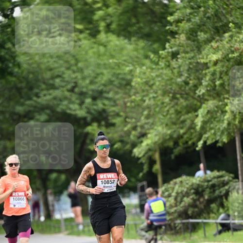 15.06.2025 - REWE Women's Run Dr. Thomas Lammeyer http://msf.ph/oto/7932185 15.06.2025 09:14:47 Laufen 10866, 10852 meine-sportfotos.de
