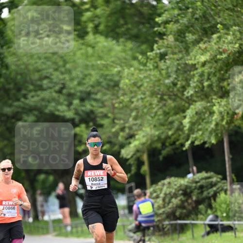 15.06.2025 - REWE Women's Run Dr. Thomas Lammeyer http://msf.ph/oto/7932187 15.06.2025 09:14:47 Laufen 10866, 10852 meine-sportfotos.de