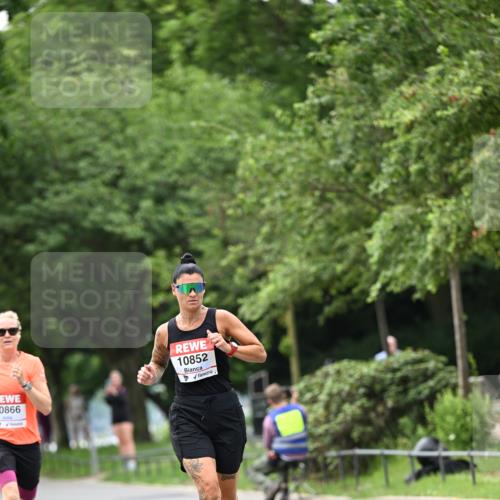 15.06.2025 - REWE Women's Run Dr. Thomas Lammeyer http://msf.ph/oto/7932189 15.06.2025 09:14:47 Laufen 0866, 10852 meine-sportfotos.de