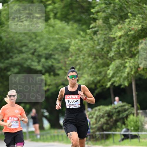 15.06.2025 - REWE Women's Run Dr. Thomas Lammeyer http://msf.ph/oto/7932196 15.06.2025 09:14:47 Laufen 10866, 10852 meine-sportfotos.de