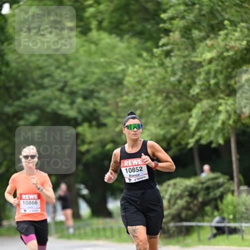 15.06.2025 - REWE Women's Run Dr. Thomas Lammeyer http://msf.ph/oto/7932199 15.06.2025 09:14:48 Laufen 10866, 10852 meine-sportfotos.de