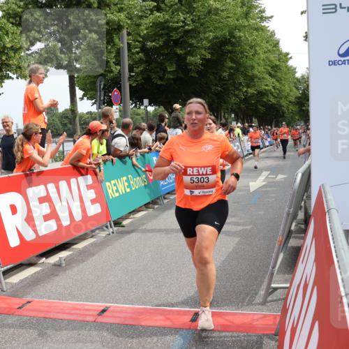 15.06.2025 - REWE Women's Run Strokosch-Dieckow http://msf.ph/oto/7932208 15.06.2025 11:02:27 Ziel 5015, 5123, 5124, 5295, 5303, 5418, 5438, 5534, 5649, 5653 meine-sportfotos.de