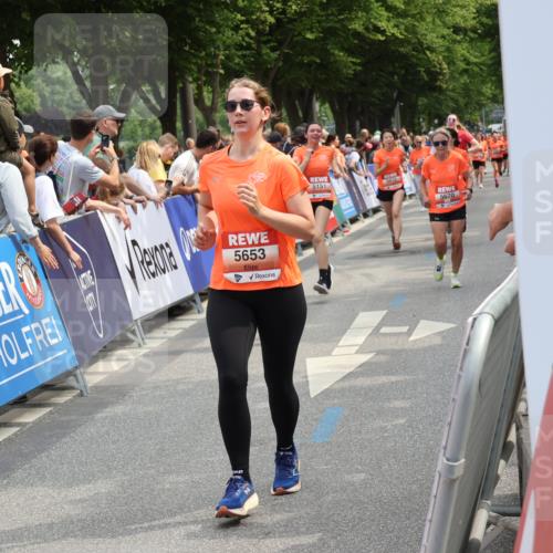 15.06.2025 - REWE Women's Run Strokosch-Dieckow http://msf.ph/oto/7932229 15.06.2025 11:02:32 Ziel 5151, 5177, 5303, 5418, 5649, 5653, 5670, 5672, 5673 meine-sportfotos.de