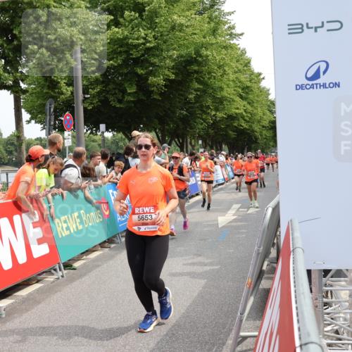 15.06.2025 - REWE Women's Run Strokosch-Dieckow http://msf.ph/oto/7932232 15.06.2025 11:02:33 Ziel 5083, 5151, 5177, 5303, 5418, 5649, 5653, 5670, 5672, 5673, 5688 meine-sportfotos.de