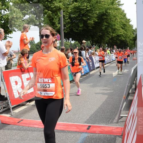 15.06.2025 - REWE Women's Run Strokosch-Dieckow http://msf.ph/oto/7932238 15.06.2025 11:02:33 Ziel 5083, 5151, 5177, 5303, 5418, 5649, 5653, 5670, 5672, 5673, 5688 meine-sportfotos.de