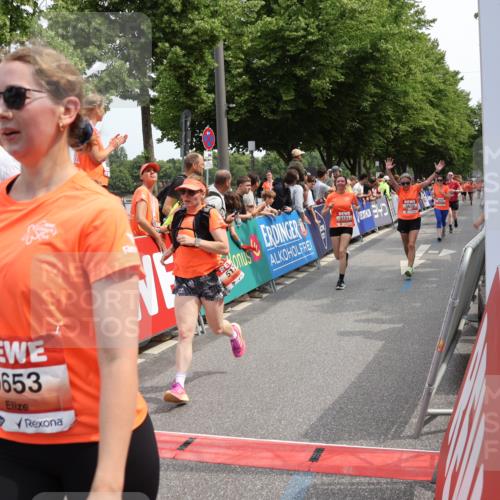 15.06.2025 - REWE Women's Run Strokosch-Dieckow http://msf.ph/oto/7932241 15.06.2025 11:02:34 Ziel 5083, 5151, 5177, 5418, 5649, 5653, 5670, 5672, 5673, 5688 meine-sportfotos.de