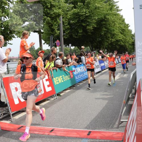 15.06.2025 - REWE Women's Run Strokosch-Dieckow http://msf.ph/oto/7932244 15.06.2025 11:02:34 Ziel 5083, 5151, 5177, 5418, 5649, 5653, 5670, 5672, 5673, 5688 meine-sportfotos.de