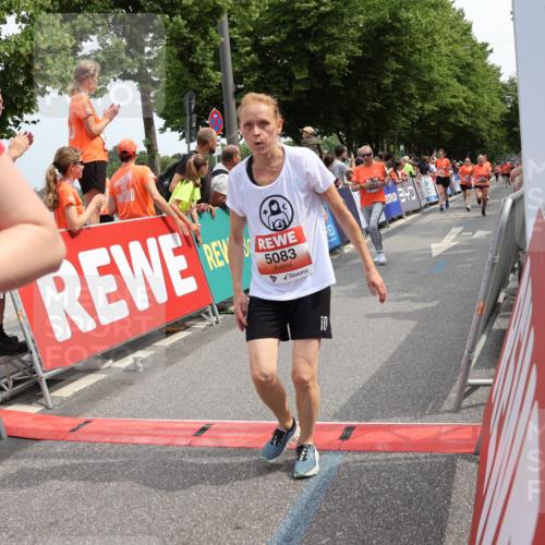 15.06.2025 - REWE Women's Run Strokosch-Dieckow http://msf.ph/oto/7932248 15.06.2025 11:02:40 Ziel 5006, 5083, 5151, 5177, 5402, 5647, 5661, 5670, 5672, 5673, 5688 meine-sportfotos.de