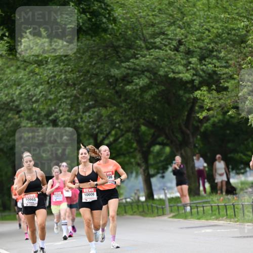 15.06.2025 - REWE Women's Run Dr. Thomas Lammeyer http://msf.ph/oto/7932256 15.06.2025 09:14:53 Laufen 10865, 10608, 10608 meine-sportfotos.de
