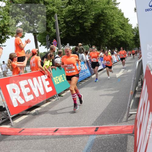 15.06.2025 - REWE Women's Run Strokosch-Dieckow http://msf.ph/oto/7932259 15.06.2025 11:02:43 Ziel 5006, 5083, 5151, 5383, 5402, 5647, 5661, 5670, 5672, 5673, 5688 meine-sportfotos.de