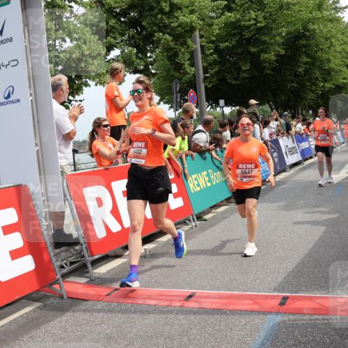 15.06.2025 - REWE Women's Run Strokosch-Dieckow http://msf.ph/oto/7932269 15.06.2025 11:02:45 Ziel 5006, 5083, 5383, 5402, 5428, 5647, 5661, 5672, 5673, 5688 meine-sportfotos.de