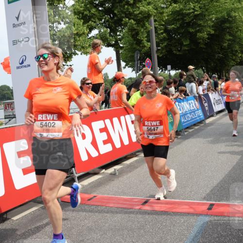 15.06.2025 - REWE Women's Run Strokosch-Dieckow http://msf.ph/oto/7932272 15.06.2025 11:02:46 Ziel 5006, 5083, 5383, 5402, 5428, 5647, 5661, 5688 meine-sportfotos.de