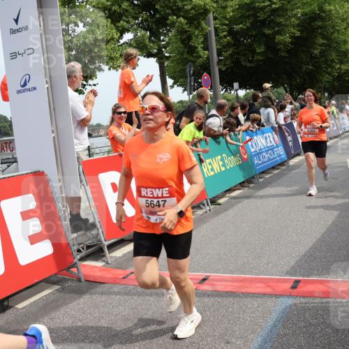 15.06.2025 - REWE Women's Run Strokosch-Dieckow http://msf.ph/oto/7932276 15.06.2025 11:02:46 Ziel 5006, 5083, 5383, 5402, 5428, 5647, 5661, 5688 meine-sportfotos.de