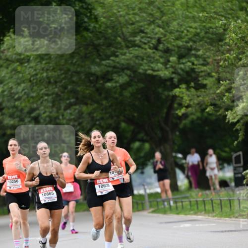 15.06.2025 - REWE Women's Run Dr. Thomas Lammeyer http://msf.ph/oto/7932279 15.06.2025 09:14:55 Laufen 10256, 10865, 10608, 10 meine-sportfotos.de