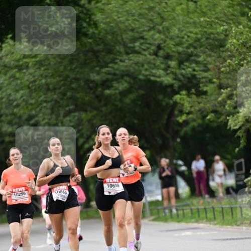 15.06.2025 - REWE Women's Run Dr. Thomas Lammeyer http://msf.ph/oto/7932287 15.06.2025 09:14:55 Laufen 10256, 10865, 10608 meine-sportfotos.de