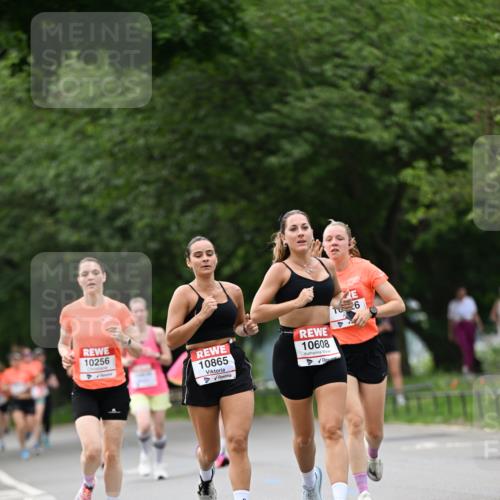 15.06.2025 - REWE Women's Run Dr. Thomas Lammeyer http://msf.ph/oto/7932296 15.06.2025 09:14:56 Laufen 10256, 10865, 10608, 26 meine-sportfotos.de