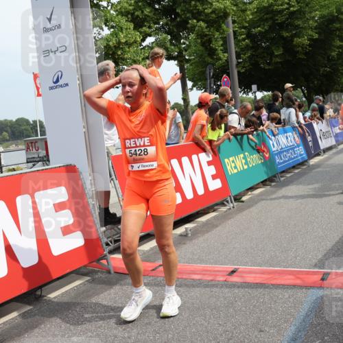 15.06.2025 - REWE Women's Run Strokosch-Dieckow http://msf.ph/oto/7932306 15.06.2025 11:02:52 Ziel 5004, 5383, 5402, 5428, 5593, 5647 meine-sportfotos.de