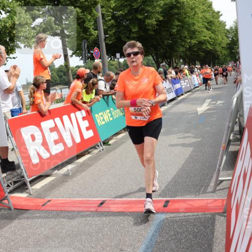 15.06.2025 - REWE Women's Run Strokosch-Dieckow http://msf.ph/oto/7932309 15.06.2025 11:02:54 Ziel 5004, 5075, 5222, 5383, 5428, 5593 meine-sportfotos.de
