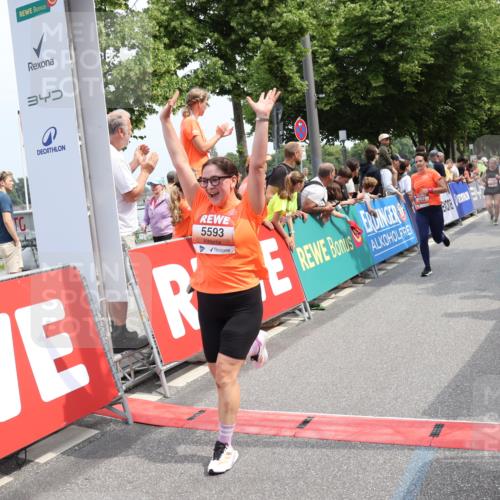 15.06.2025 - REWE Women's Run Strokosch-Dieckow http://msf.ph/oto/7932328 15.06.2025 11:02:58 Ziel 5004, 5064, 5075, 5190, 5222, 5246, 5428, 5593 meine-sportfotos.de