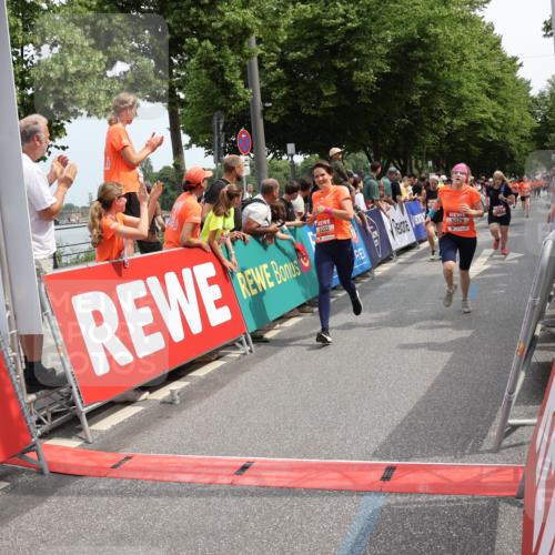 15.06.2025 - REWE Women's Run Strokosch-Dieckow http://msf.ph/oto/7932333 15.06.2025 11:02:58 Ziel 5004, 5064, 5075, 5190, 5222, 5246, 5428, 5593 meine-sportfotos.de