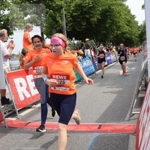 15.06.2025 - REWE Women's Run Strokosch-Dieckow http://msf.ph/oto/7932343 15.06.2025 11:03:00 Ziel 5004, 5064, 5075, 5190, 5222, 5246, 5538, 5593 meine-sportfotos.de