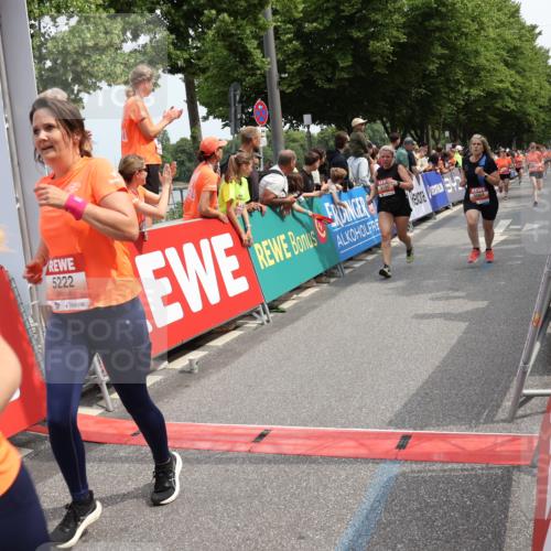 15.06.2025 - REWE Women's Run Strokosch-Dieckow http://msf.ph/oto/7932346 15.06.2025 11:03:00 Ziel 5004, 5064, 5075, 5190, 5222, 5246, 5538, 5593 meine-sportfotos.de