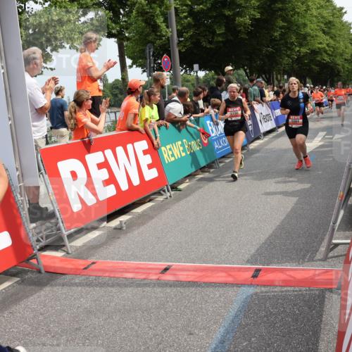 15.06.2025 - REWE Women's Run Strokosch-Dieckow http://msf.ph/oto/7932348 15.06.2025 11:03:00 Ziel 5004, 5064, 5075, 5190, 5222, 5246, 5538, 5593 meine-sportfotos.de