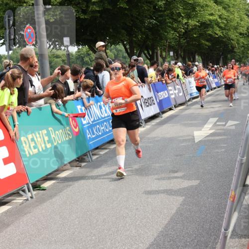 15.06.2025 - REWE Women's Run Strokosch-Dieckow http://msf.ph/oto/7932373 15.06.2025 11:03:05 Ziel 5064, 5075, 5190, 5222, 5246, 5333, 5478, 5538, 5617 meine-sportfotos.de