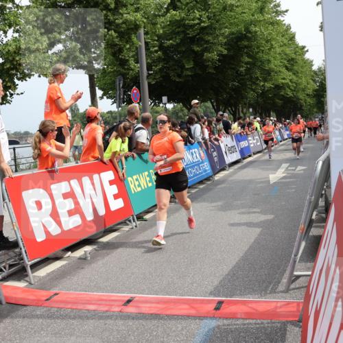 15.06.2025 - REWE Women's Run Strokosch-Dieckow http://msf.ph/oto/7932376 15.06.2025 11:03:05 Ziel 5064, 5075, 5190, 5222, 5246, 5333, 5478, 5538, 5617 meine-sportfotos.de