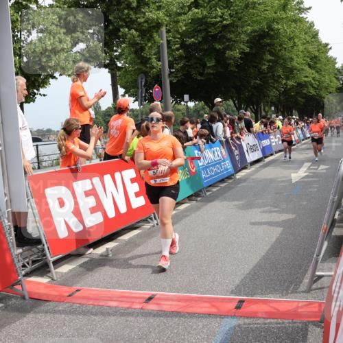 15.06.2025 - REWE Women's Run Strokosch-Dieckow http://msf.ph/oto/7932380 15.06.2025 11:03:06 Ziel 5064, 5075, 5190, 5222, 5246, 5333, 5478, 5538, 5617 meine-sportfotos.de