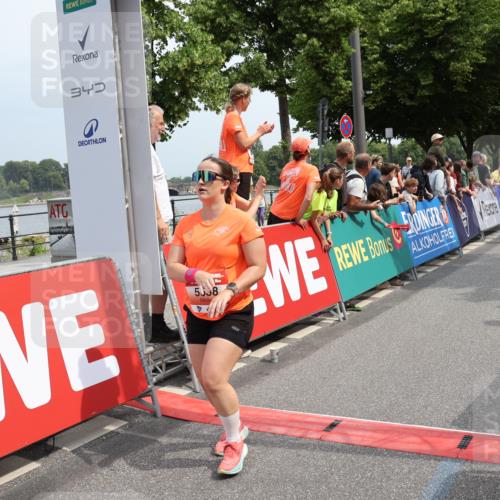 15.06.2025 - REWE Women's Run Strokosch-Dieckow http://msf.ph/oto/7932386 15.06.2025 11:03:06 Ziel 5064, 5075, 5190, 5222, 5246, 5333, 5478, 5538, 5617 meine-sportfotos.de