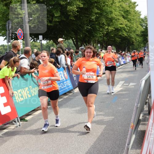 15.06.2025 - REWE Women's Run Strokosch-Dieckow http://msf.ph/oto/7932393 15.06.2025 11:03:08 Ziel 5064, 5190, 5246, 5333, 5425, 5478, 5538, 5617 meine-sportfotos.de