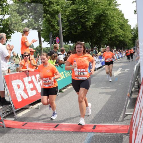 15.06.2025 - REWE Women's Run Strokosch-Dieckow http://msf.ph/oto/7932400 15.06.2025 11:03:09 Ziel 5246, 5333, 5425, 5478, 5538, 5582, 5617 meine-sportfotos.de