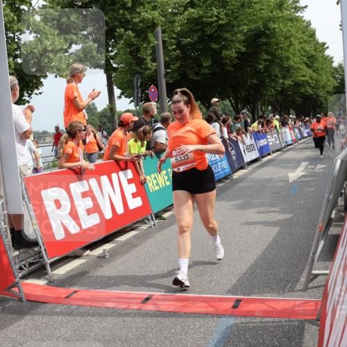 15.06.2025 - REWE Women's Run Strokosch-Dieckow http://msf.ph/oto/7932408 15.06.2025 11:03:11 Ziel 5333, 5425, 5478, 5538, 5582, 5617, 5620, 5667 meine-sportfotos.de