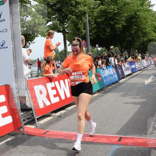 15.06.2025 - REWE Women's Run Strokosch-Dieckow http://msf.ph/oto/7932410 15.06.2025 11:03:11 Ziel 5333, 5425, 5478, 5538, 5582, 5617, 5620, 5667 meine-sportfotos.de