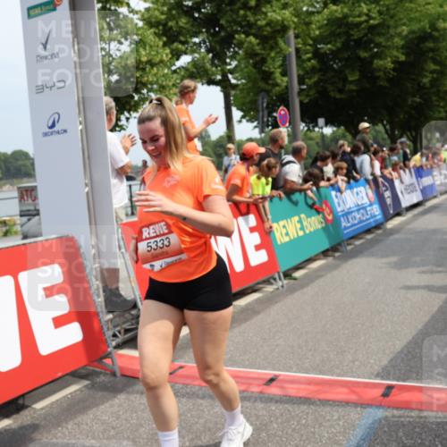 15.06.2025 - REWE Women's Run Strokosch-Dieckow http://msf.ph/oto/7932414 15.06.2025 11:03:11 Ziel 5333, 5425, 5478, 5538, 5582, 5617, 5620, 5667 meine-sportfotos.de