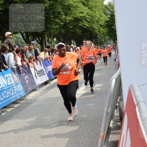 15.06.2025 - REWE Women's Run Strokosch-Dieckow http://msf.ph/oto/7932417 15.06.2025 11:03:13 Ziel 5206, 5333, 5425, 5478, 5538, 5582, 5613, 5617, 5620, 5667 meine-sportfotos.de
