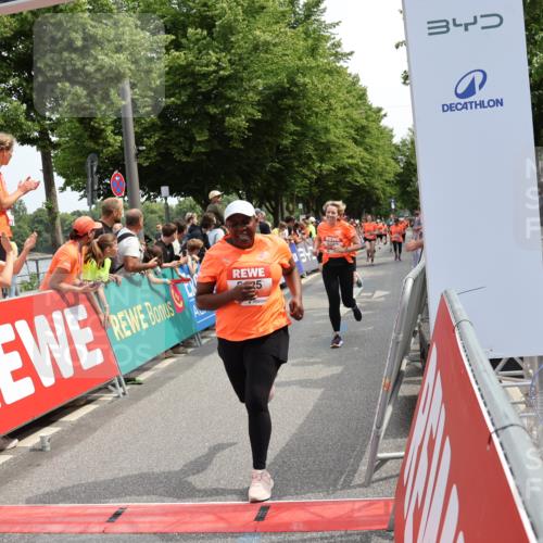 15.06.2025 - REWE Women's Run Strokosch-Dieckow http://msf.ph/oto/7932425 15.06.2025 11:03:14 Ziel 5206, 5333, 5425, 5478, 5503, 5582, 5613, 5617, 5620, 5667 meine-sportfotos.de